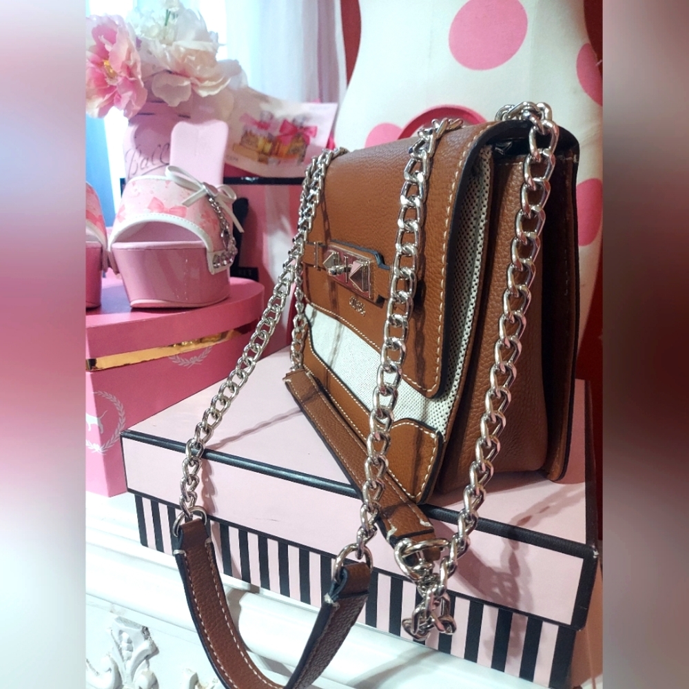 NWOT Brown Leather Guess Purse